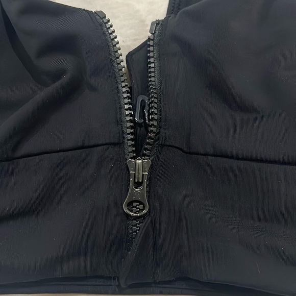 Lululemon front zip racerback bra size 6 - Picture 4 of 6